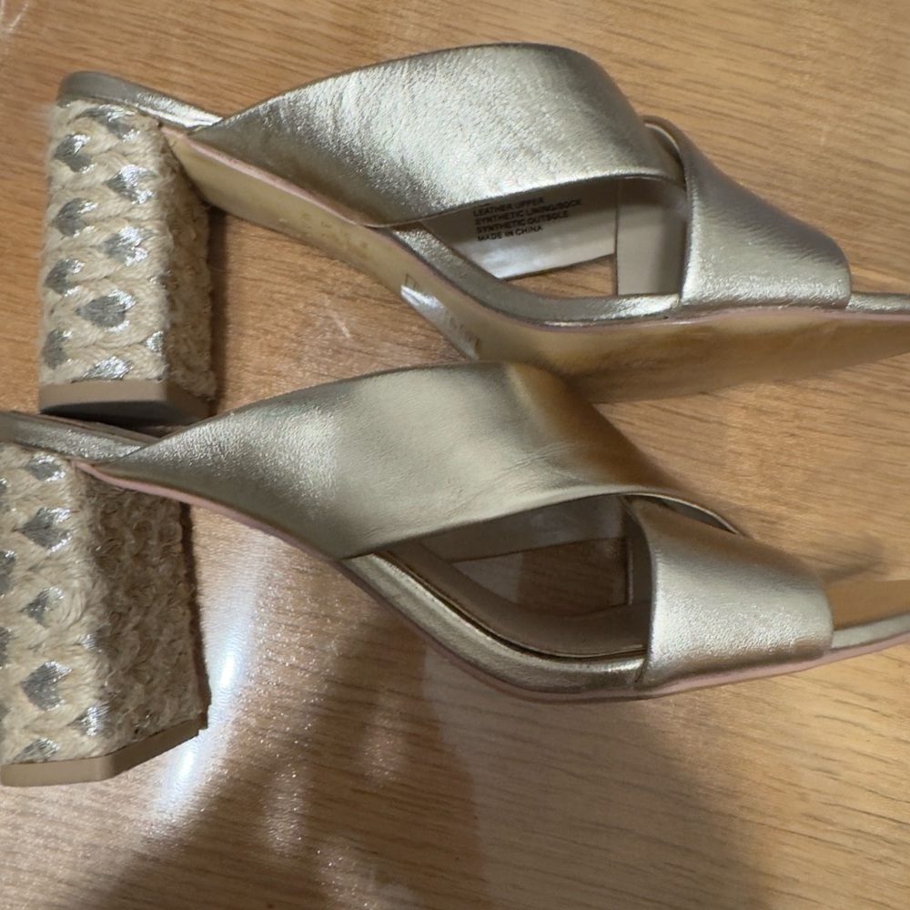 White House Black Market- Winslow Multicolor Heels size 9.5